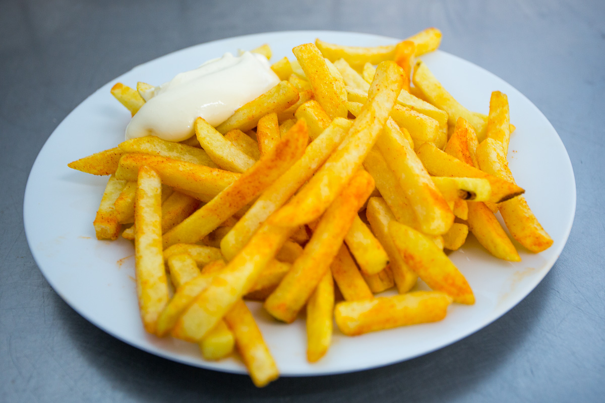 Pommes frites mit Mayo (doppelte Portion)