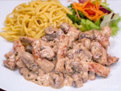 Geschnetzeltes mit Pilzen und grünem Pfeffer